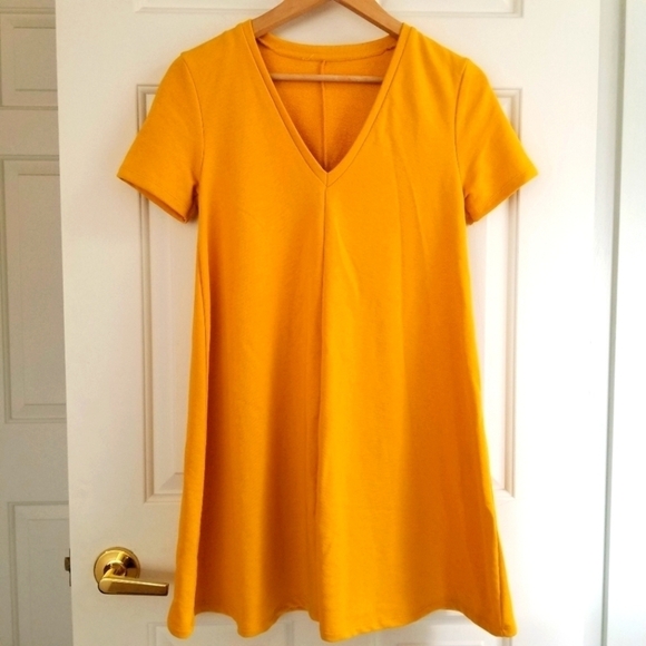 YELLOW V-Neck Short Sleeve Mini Swing Sweater Dress - Picture 3 of 13